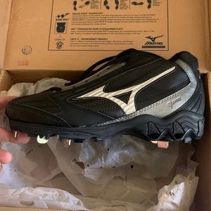 Mizuno mid metal baseball cleats